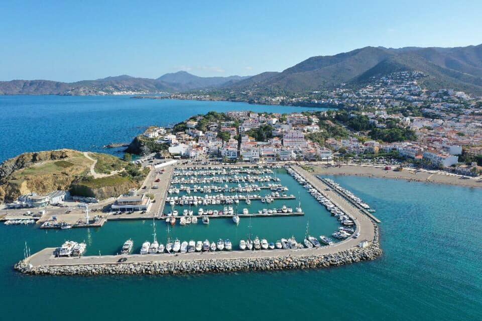 Апартаменты Port De Llanca , La Miranda Экстерьер фото